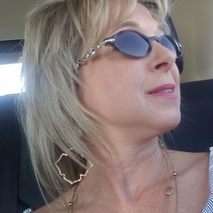 Meet your Posher, Denise